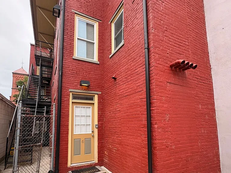 31 S Duke St #6 — Photo 2