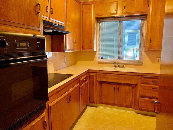 3rd image of 1404 E 1st St APT 3