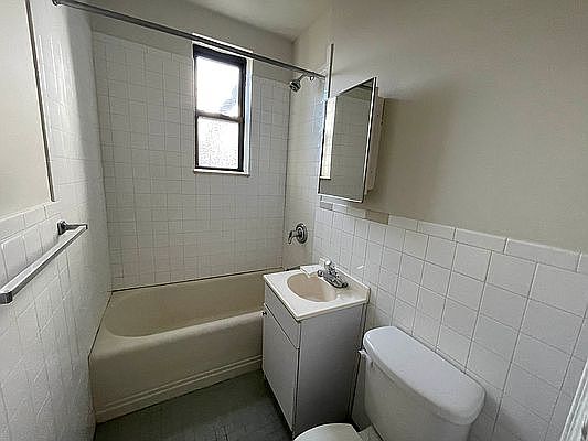 5th image of 24-21 29th St #1F