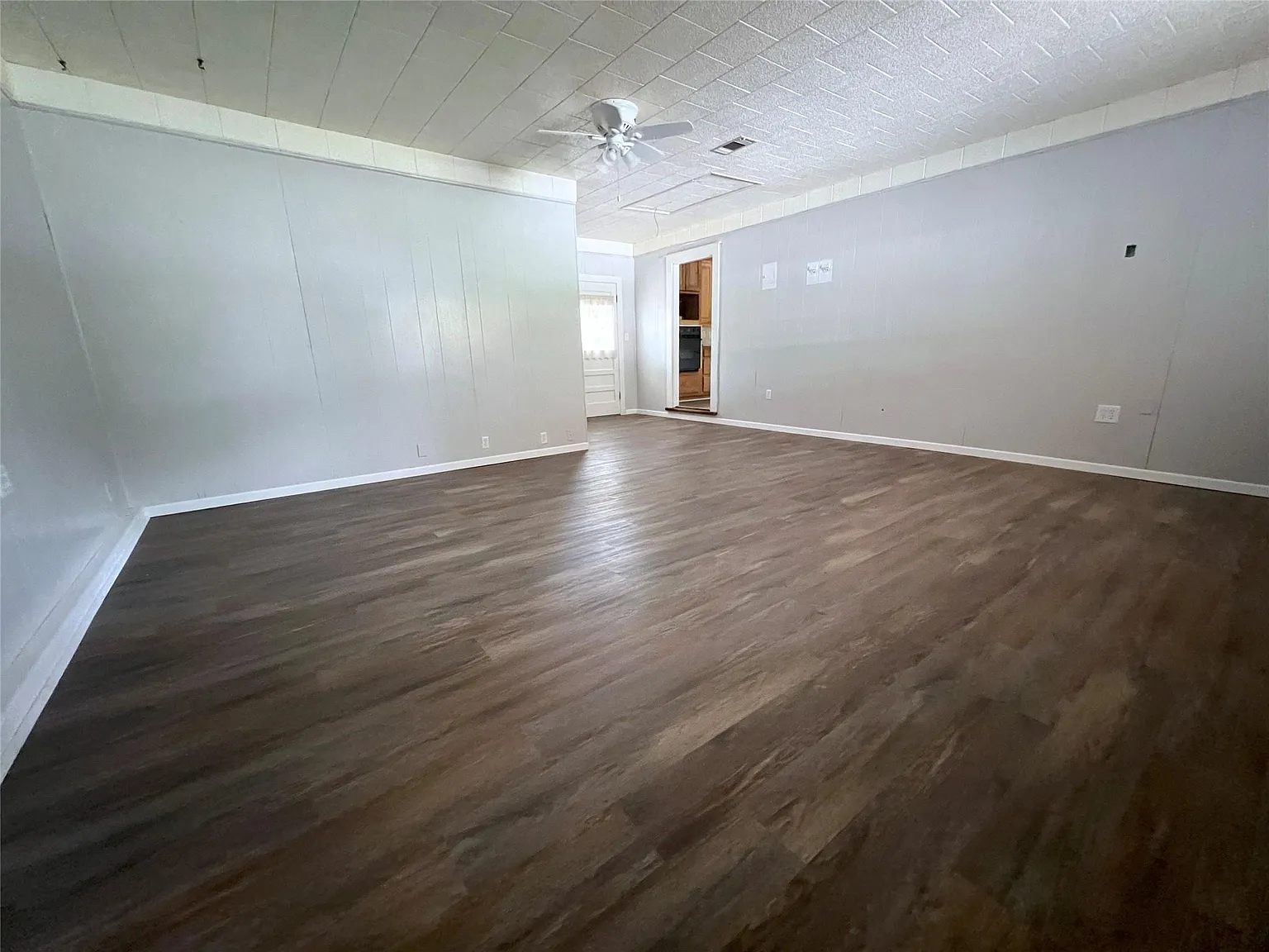 3 bed, 2.0 bath, 1898 sqft, $1,800 — Photo 4