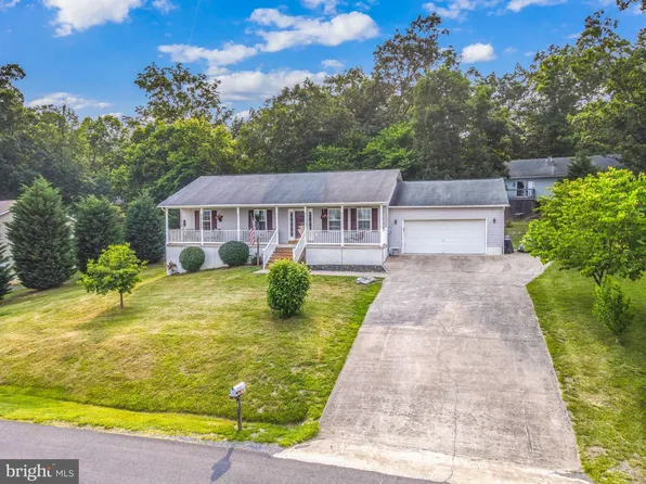 81 Black Oak Dr, Maurertown, VA 22644
