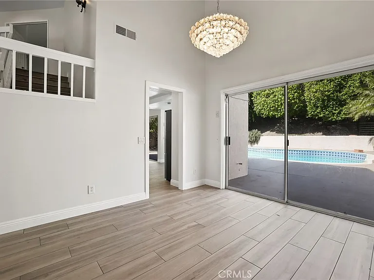14 Fair Elms — Photo 17