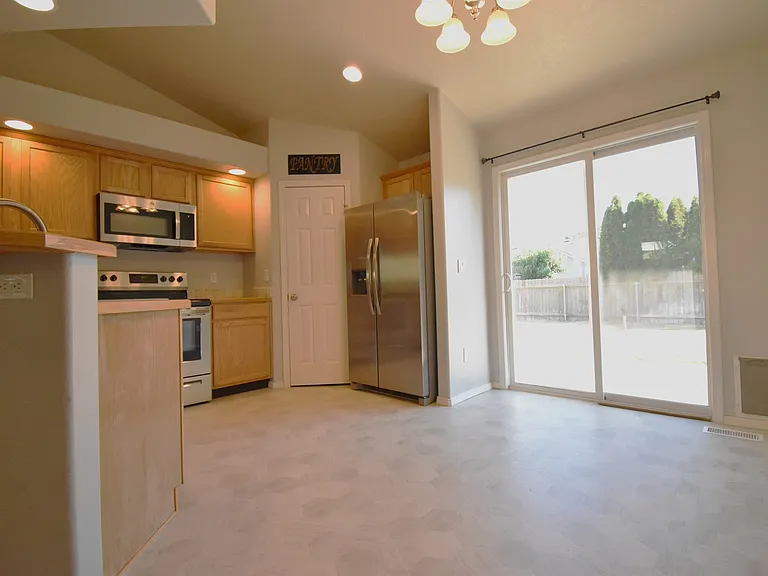 354 E Carver Dr — Photo 6