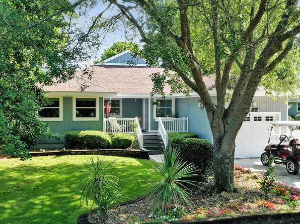 6 Greenview Drive, Caswell Beach, NC 28465