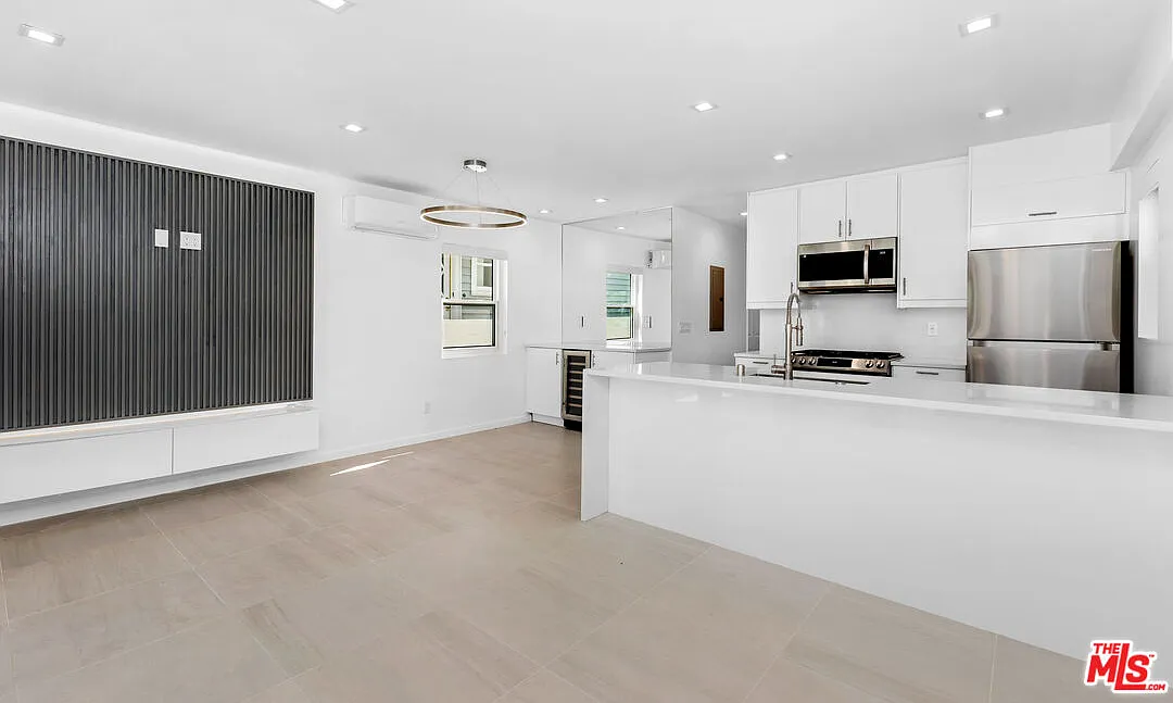 2 bed, 1.0 bath, 900 sqft, $7,500 — Photo 4