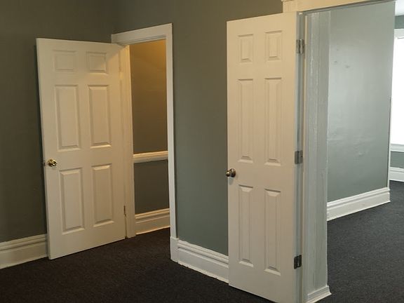 3rd image of 4902 Devonshire Ave