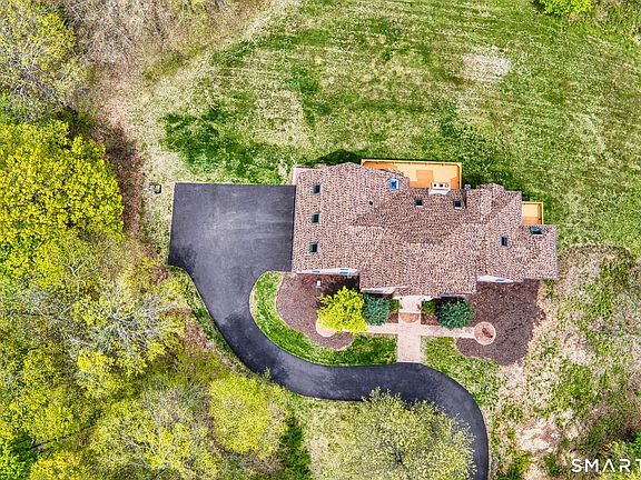 5th image of 461 Amity Road