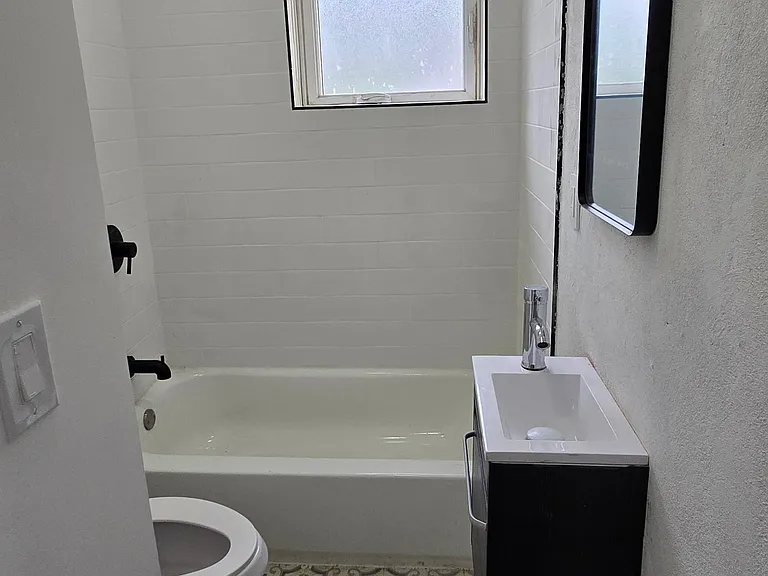 4514 Osage Ave #2R — Photo 6