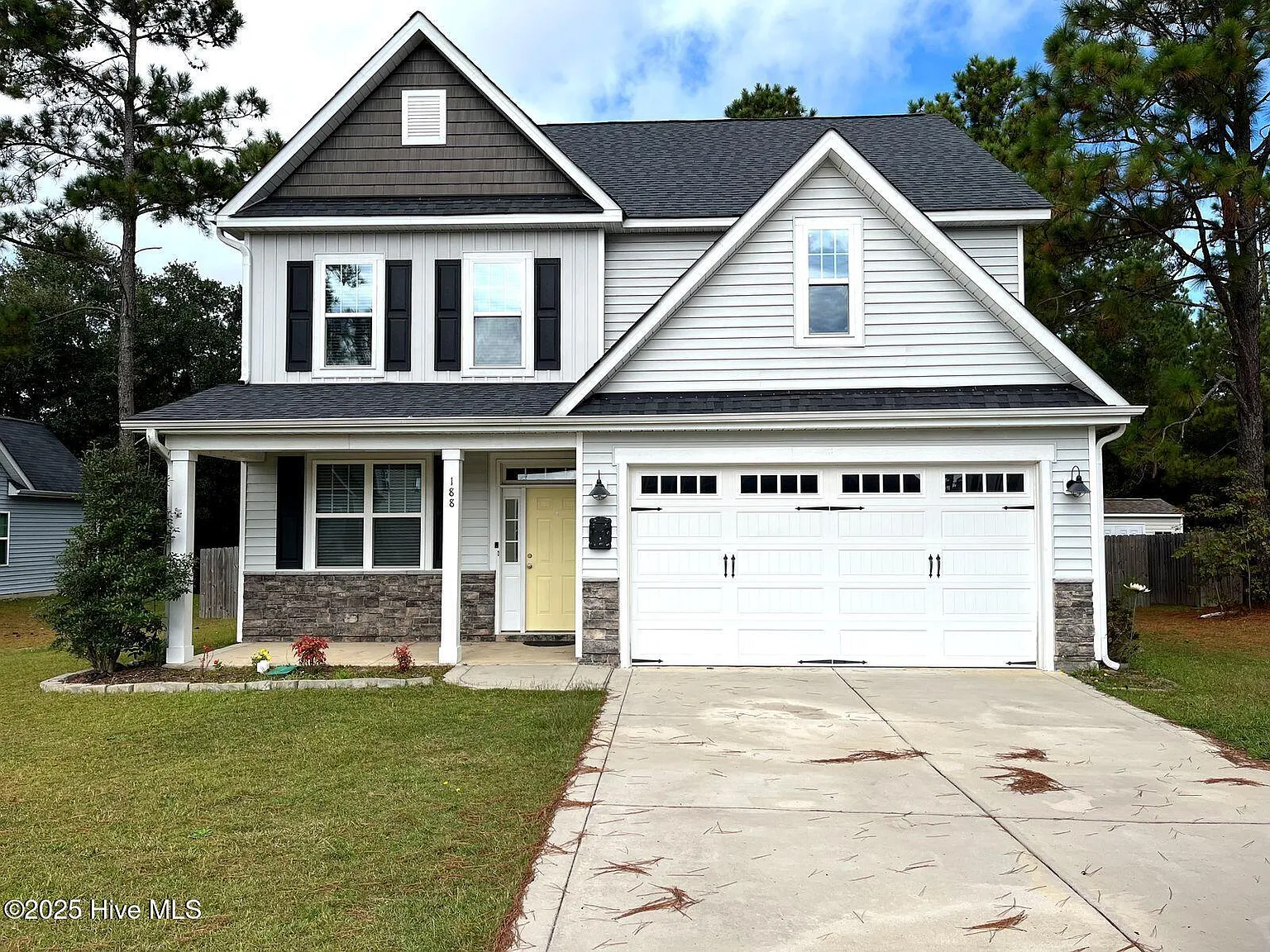 4 bed, 2.5 bath, 2333 sqft, $2,300 — Photo 1
