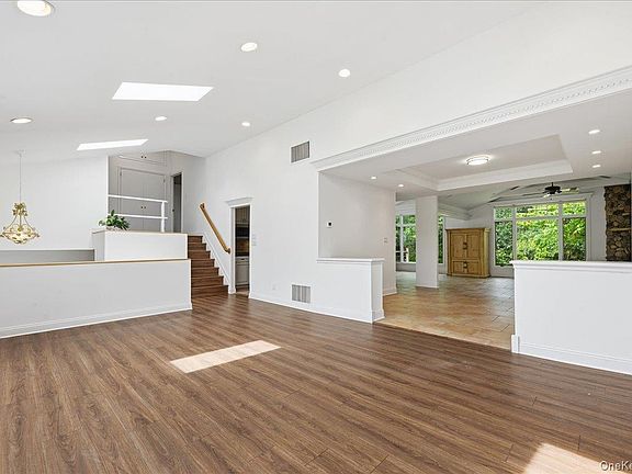 4th image of 15 Seneca Place