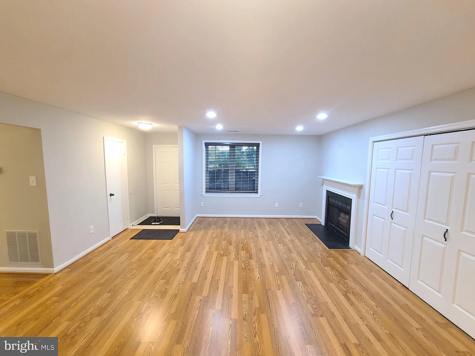 2 bed, 1.0 bath, 1151 sqft, $2,200 — Photo 3