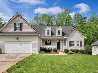 4015 River Falls Dr, Lowell, NC 28098
