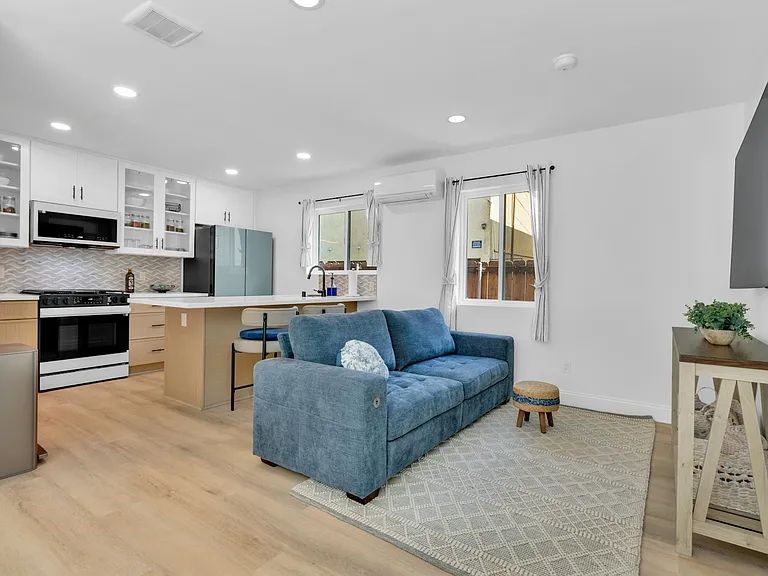 4241 Cherokee Ave — Photo 2