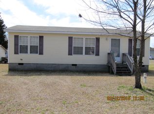 37 Washington Ave, Topping, VA 23169