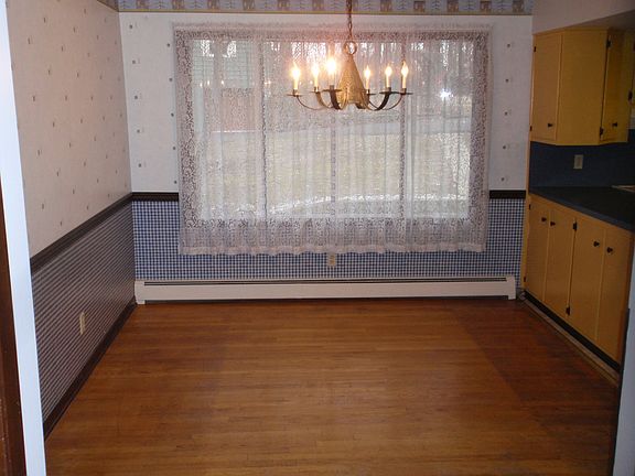 Dining room 11'x10'