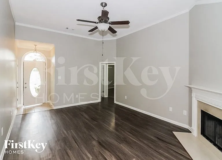 8788 Overcup Oaks Dr — Photo 4