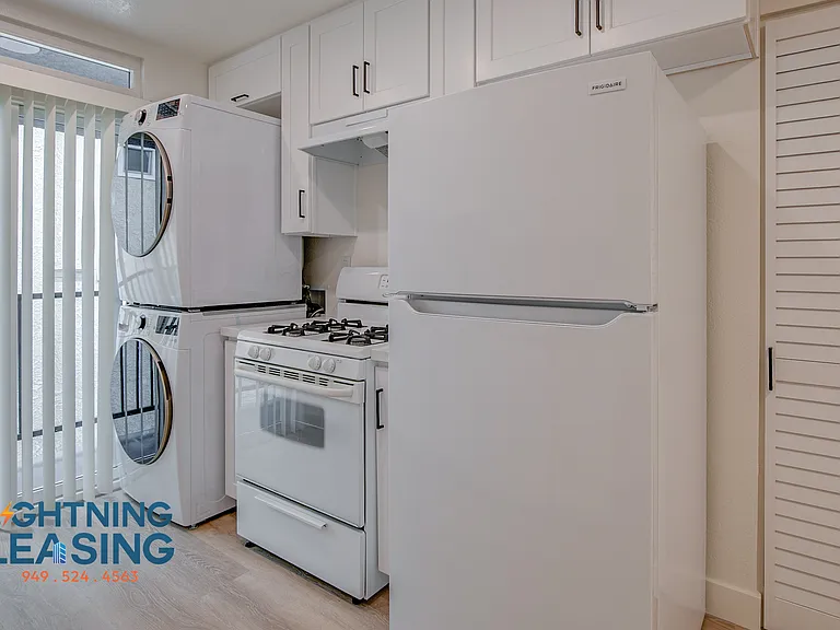 536 E Cypress Ave #302 — Photo 2