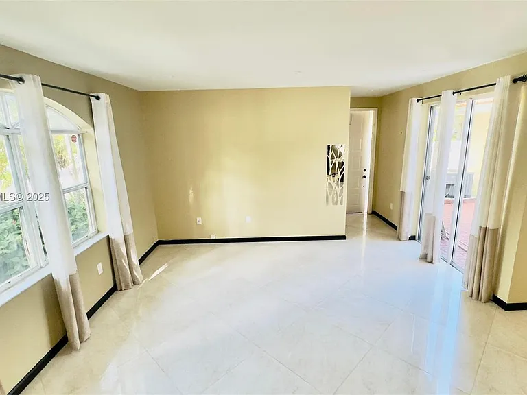 1094 Redwood St #1094 — Photo 26