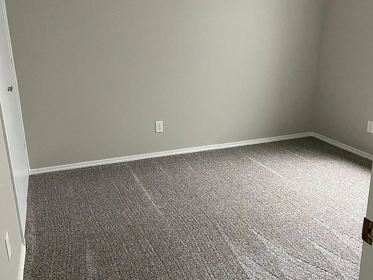 884 S 820 E — Photo 10