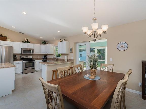 5th image of 10095 Charlemont Ave