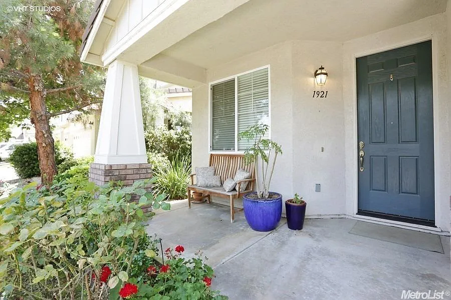 3 bed, 2032 sqft, $3,000 — Photo 2