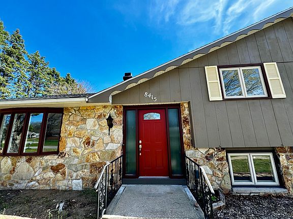 5th image of 8415 Centerfield Dr