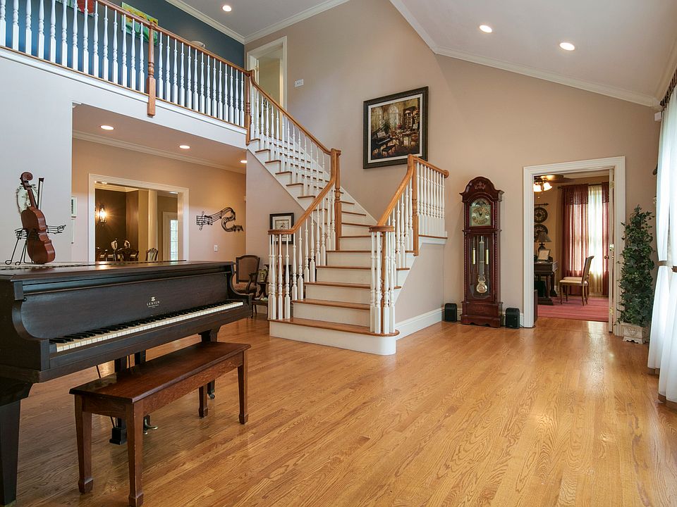 8 East Bearhouse Hill Road