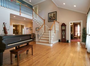 8 E Bearhouse Hill Rd, Guilford, CT 06437