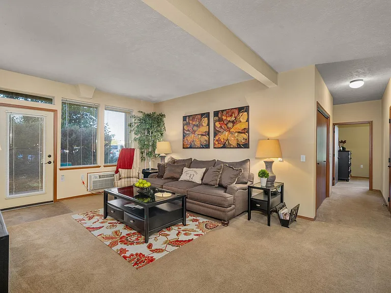 Eagle Point Apartments — Photo 8