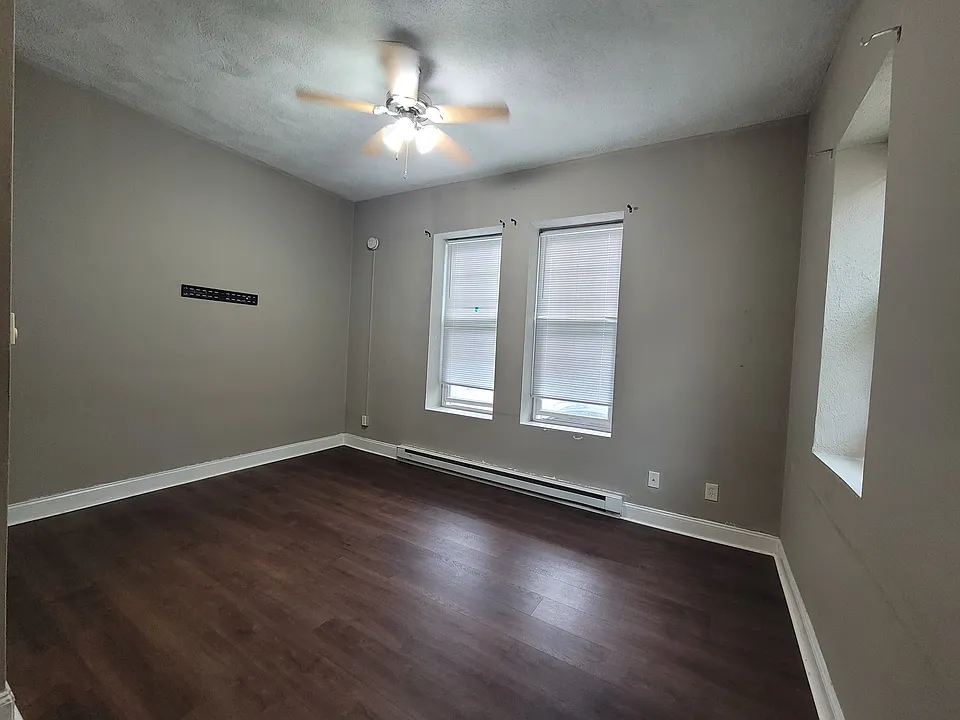 439 W Walnut St #1