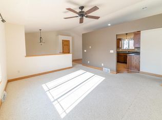 812 PINEDALE LANE, Kronenwetter, WI 54455