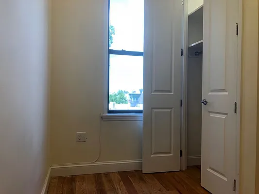 Rented by Premier Metro Realty Corp | media 8