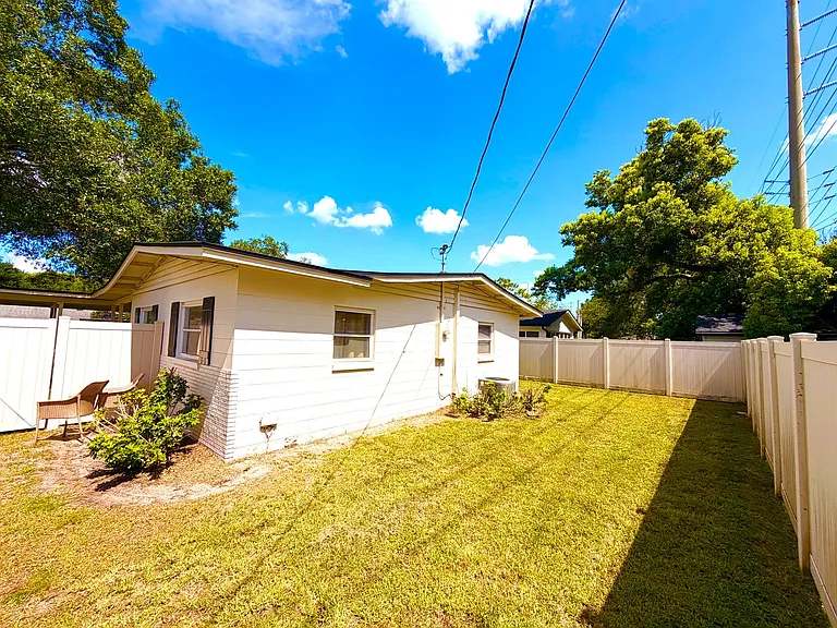 513 Balfour Dr — Photo 20