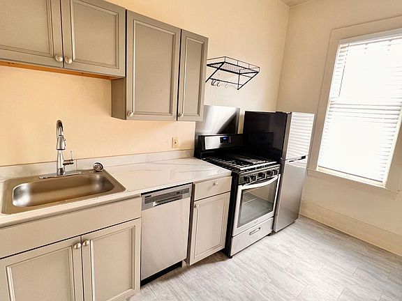 4th image of 371 Waller St APT 6