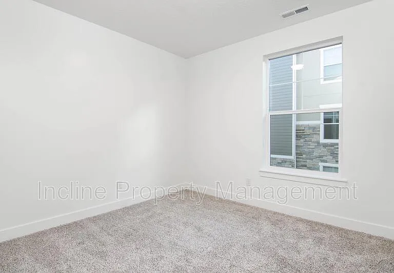 323 W 435 N — Photo 10