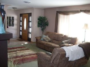 1305 Broadway St, Pella, IA 50219
