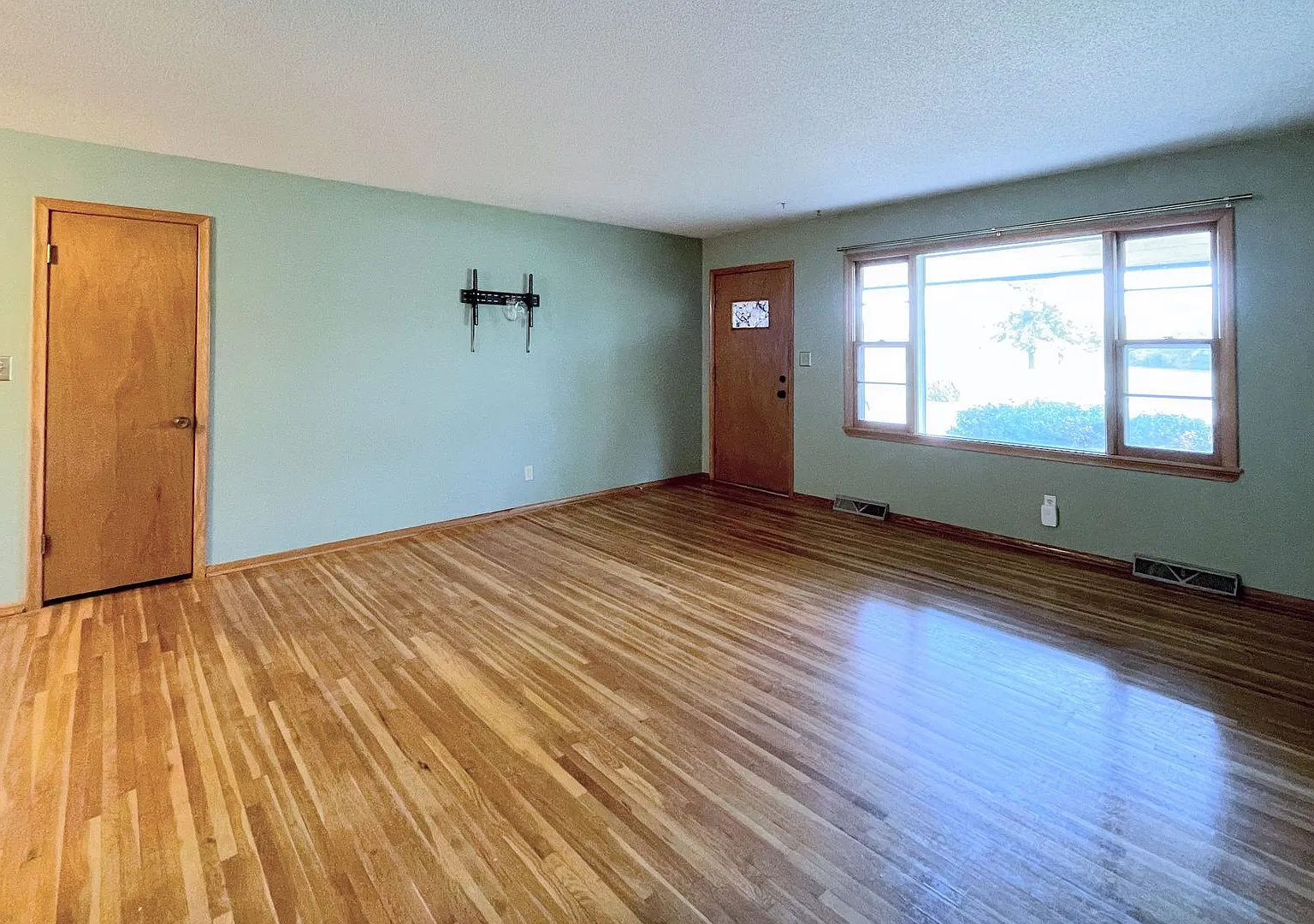 Updated 3-Bedroom, 2-Bathroom Home — Photo 3