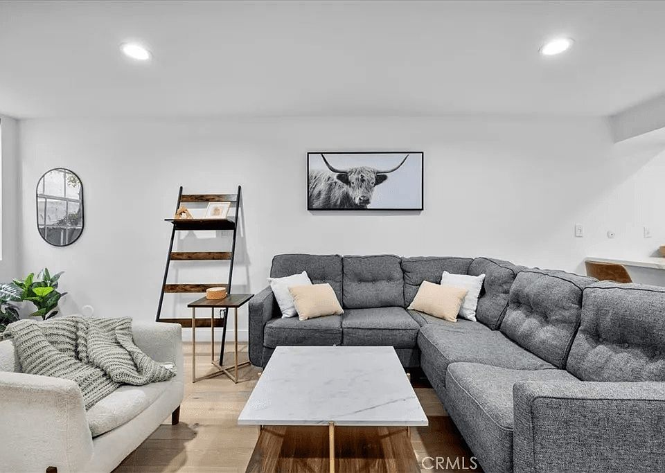 1st image of 740 N Kings Rd APT 221
