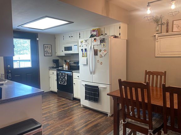 3rd image of 205 Fairview Dr