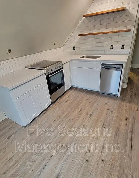19 Fletcher Pl #3 — Photo 2