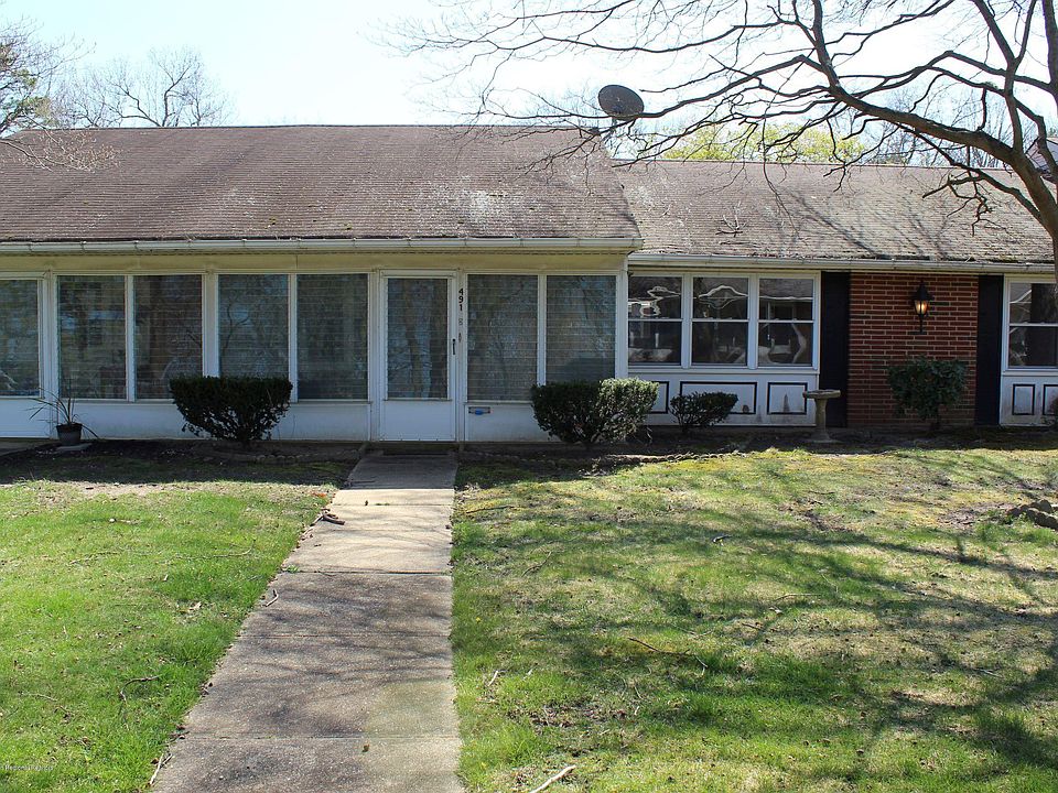 1st image of 491B Dartmoor Ct #1002