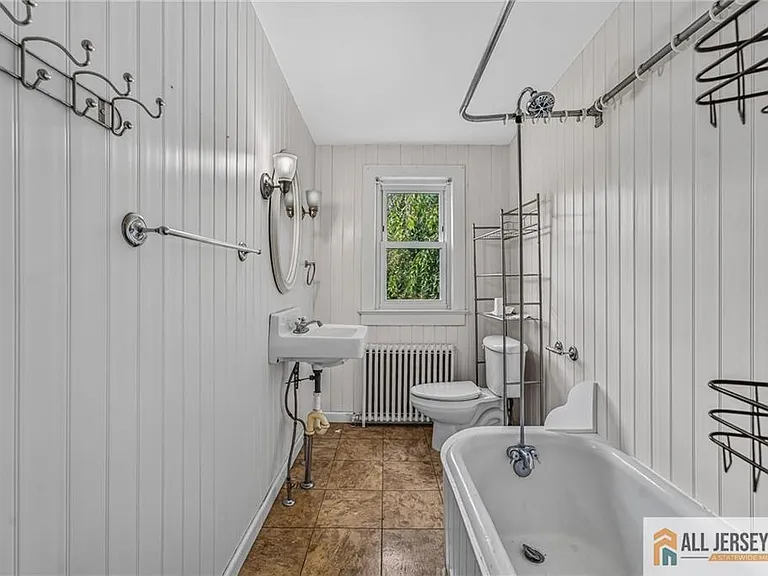 38-40 Brunswick Ave #2 — Photo 12