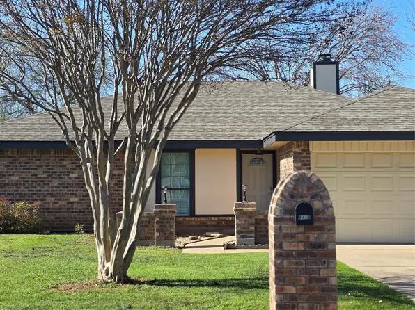 6412 Canyon Cir, Fort Worth, TX 76133