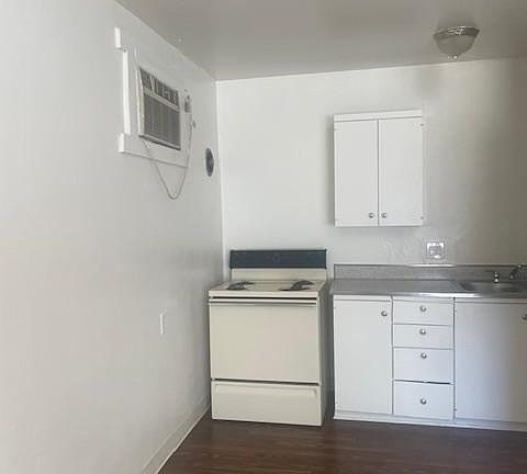 5th image of 3855 Cedar St Unit 3