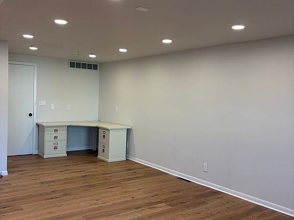 5th image of 2915 N Brookfield Rd Unit 1