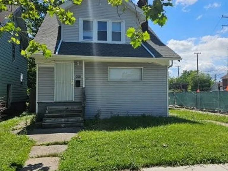 695 Algonquin St — Photo 1