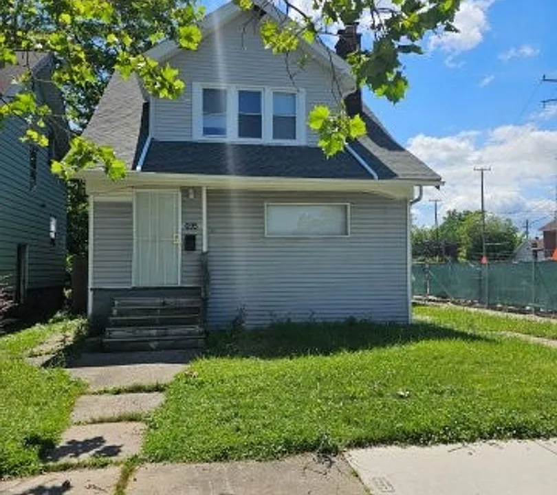 695 Algonquin St