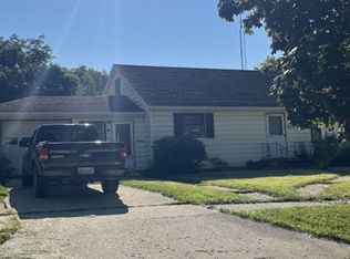 415 N Trunck Ave, Freeport, IL 61032