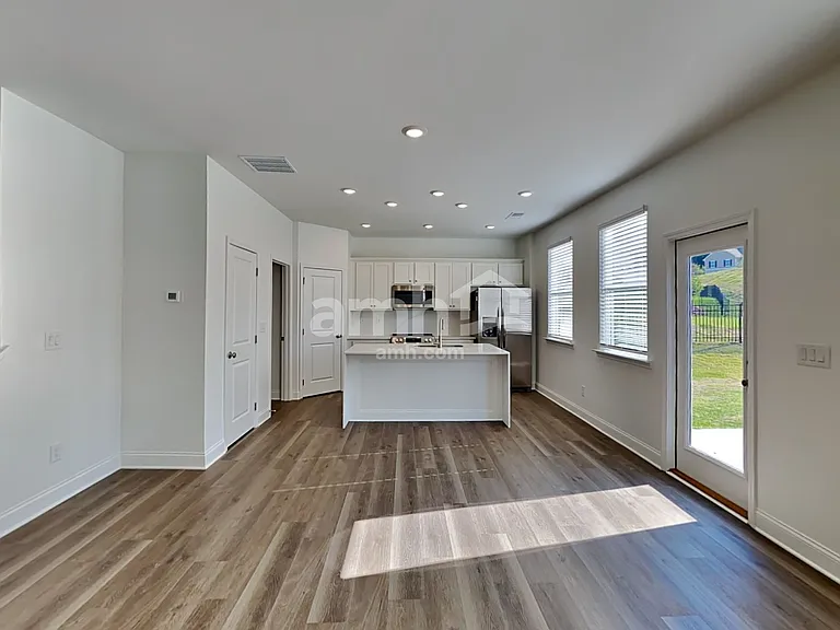 1025 Highland Walk — Photo 6