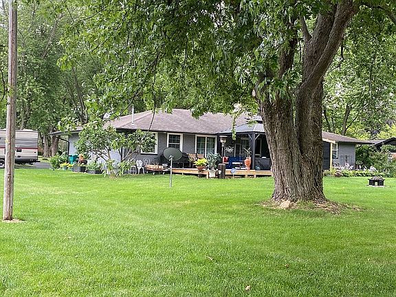 5th image of 305 Floral Acres Dr